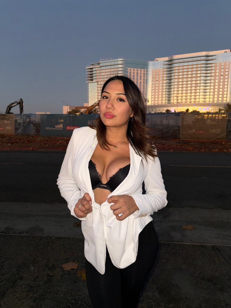 Take a pause and enjoy Ali Cruz — streaming from Dammam