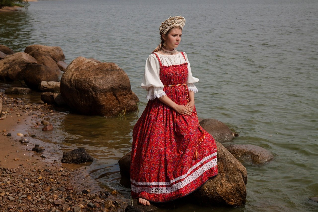 Women in Slavic costumes in Dammam