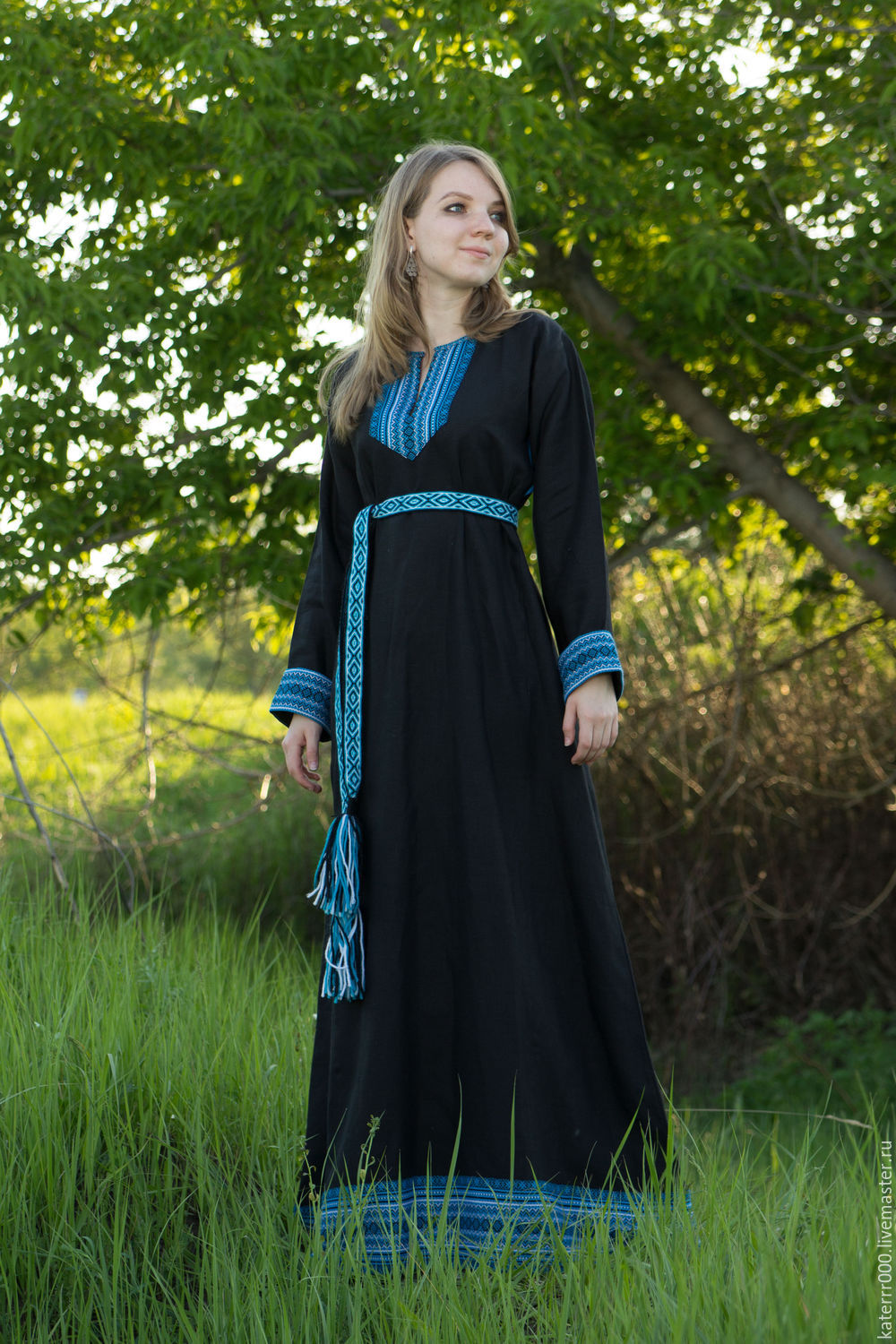 Women in Slavic costumes in Dammam