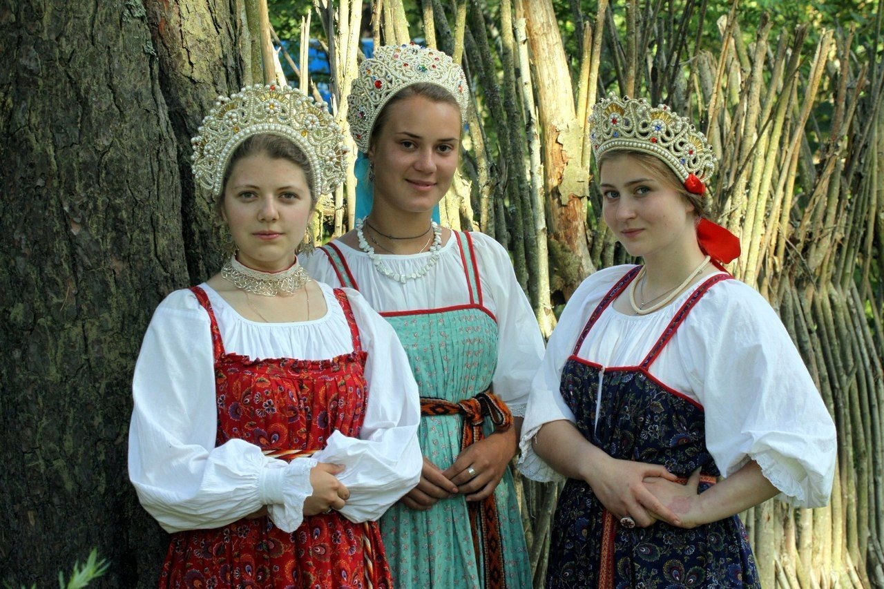 Sexy model Girls in Slavic costumes in Dammam